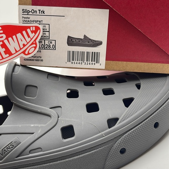 Vans Men’s Slip-On Trk
Pewter
VN0A5HF8PWT
Sneakers - Picture 16 of 16